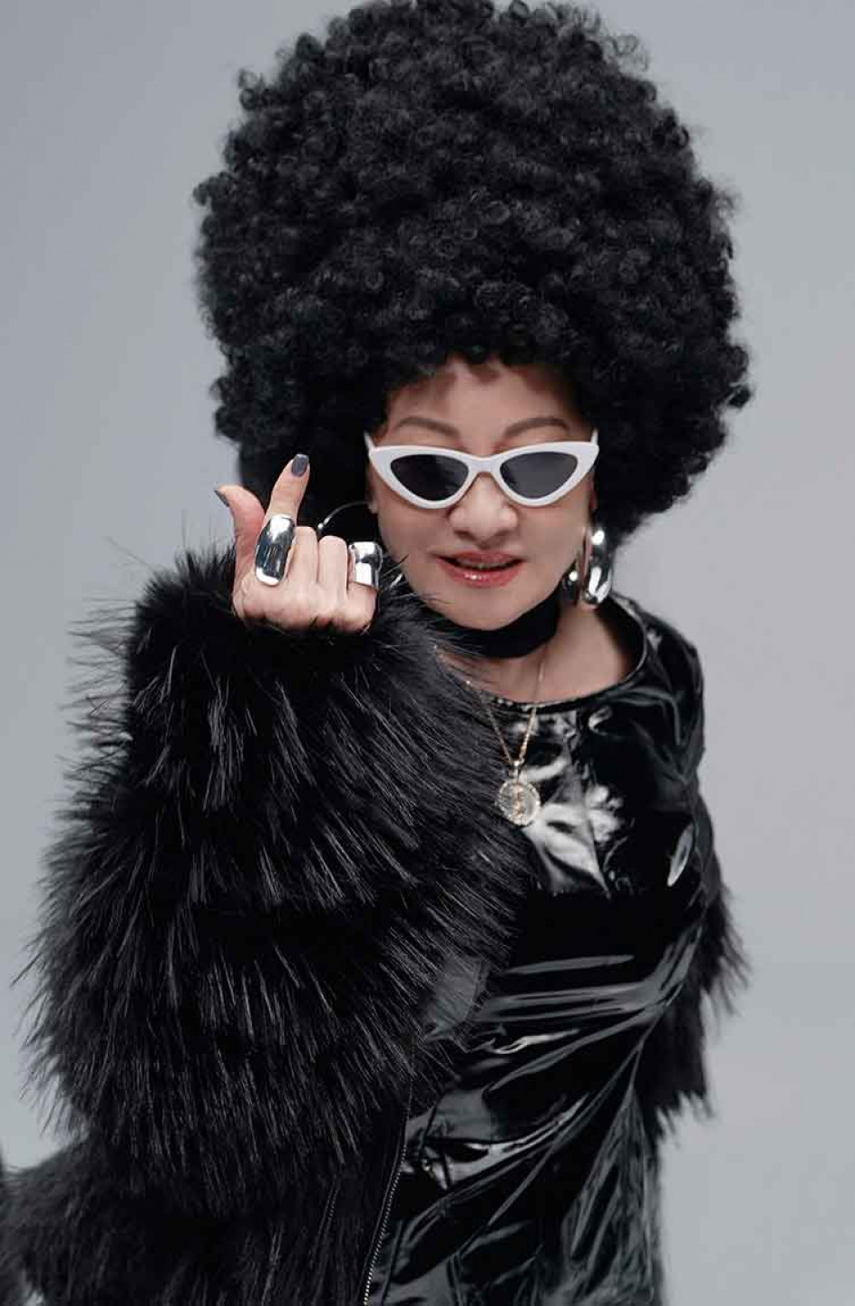 近百公分、3公斤巨無霸阿福羅頭 耗時兩天6頂爆炸頭層層堆疊