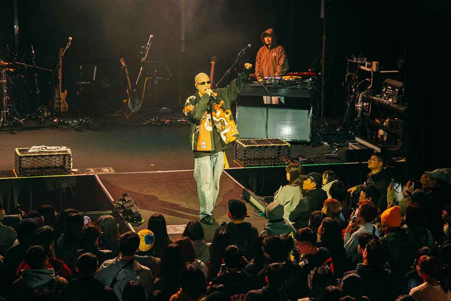 呂士軒以即興互動串聯歌曲情境,與觀眾互動感強烈,深具舞台魅力。圖/北流提供