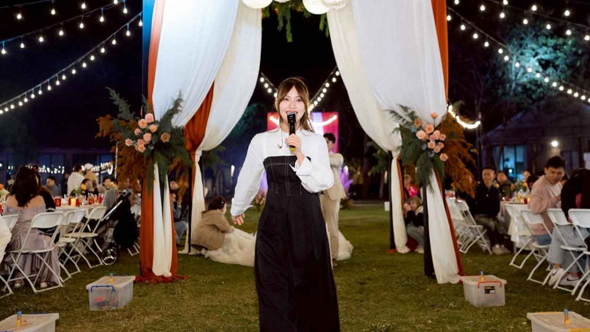 陳佩賢《鹹酸甜》成婚禮新國歌 驚喜現身歌迷婚禮 擔任證婚人見證幸福愛情