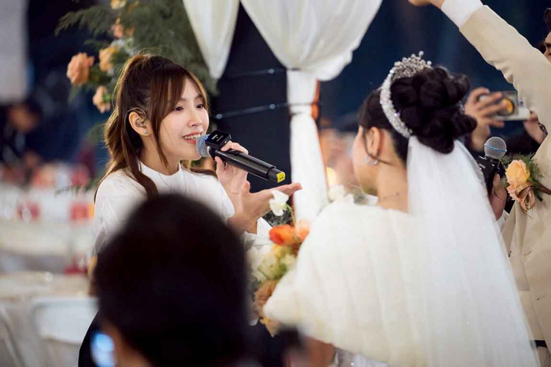 陳佩賢驚喜現身婚禮現場，並親自演唱婚禮新國歌《鹹酸甜》