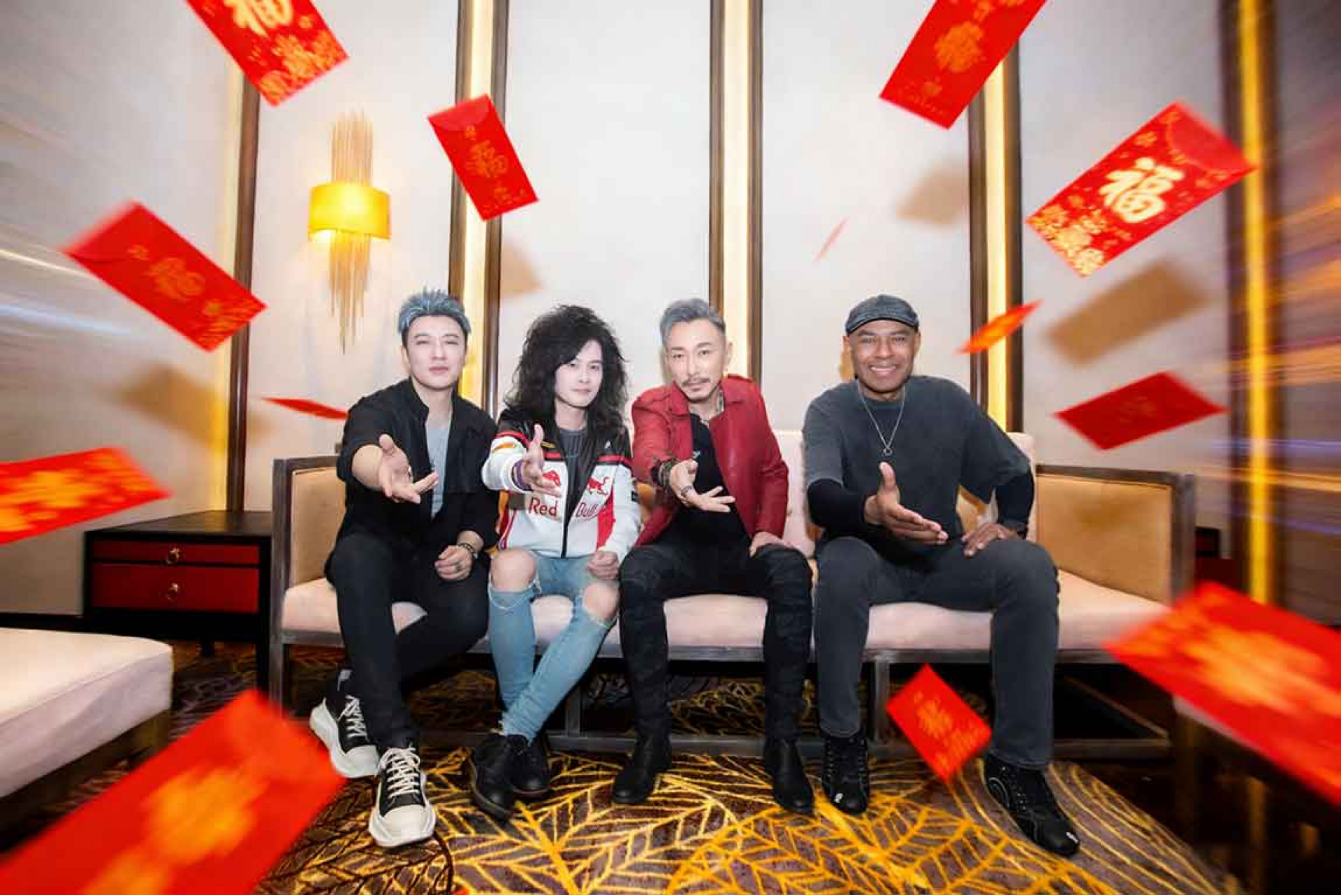 信樂團開春齊聚團拜馬年火力全開 祝賀馬年行大運