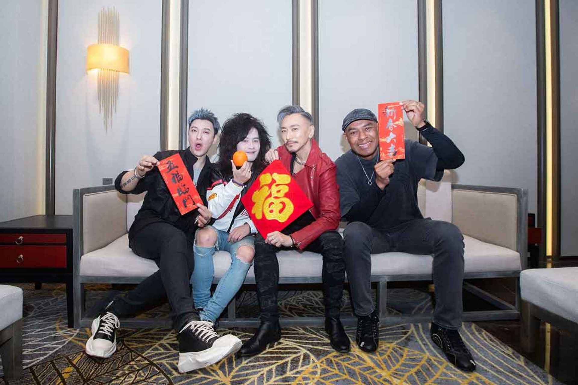 信樂團世界跑透透 跨國級過年像巡迴