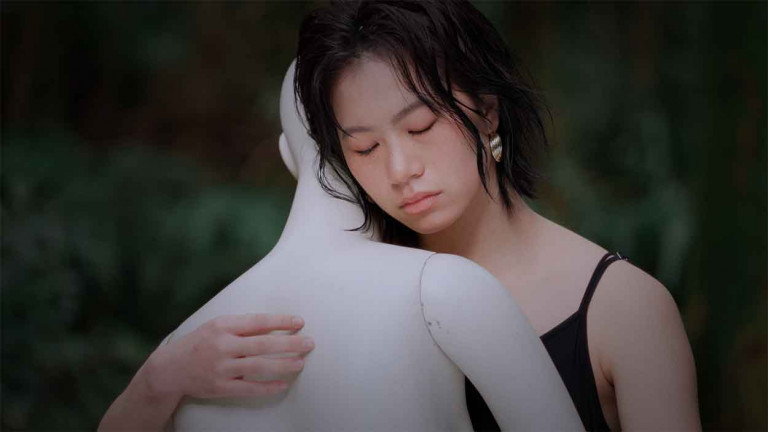 解夢人釋出單曲〈抱著妳〉MV 所有的故事，從清晨的山上開始