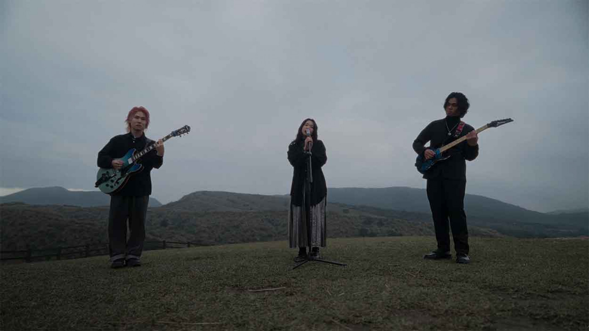 解夢人釋出單曲〈抱著妳〉MV