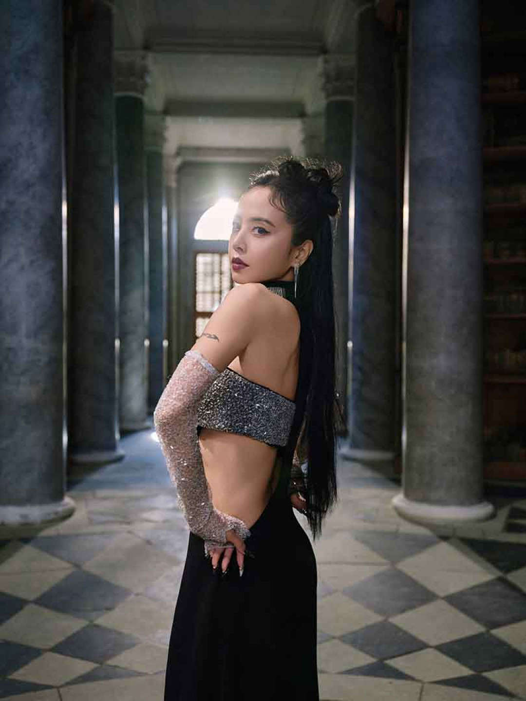 首次挑戰〈布拉格廣場〉裡的RAP段落，形塑出前衛的嶄新面貌