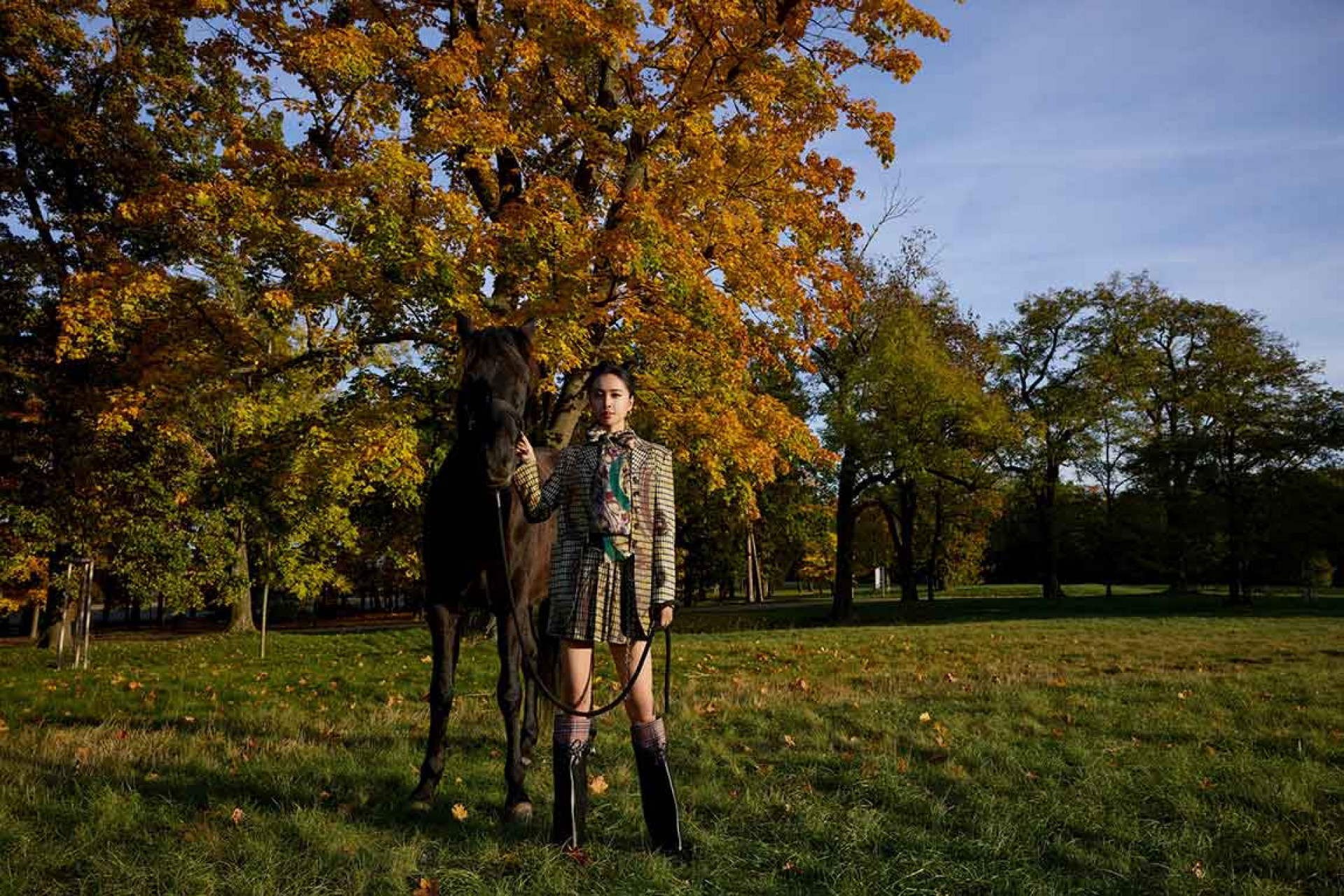 與駿馬拍MV新的一年一馬當先 勢不可擋