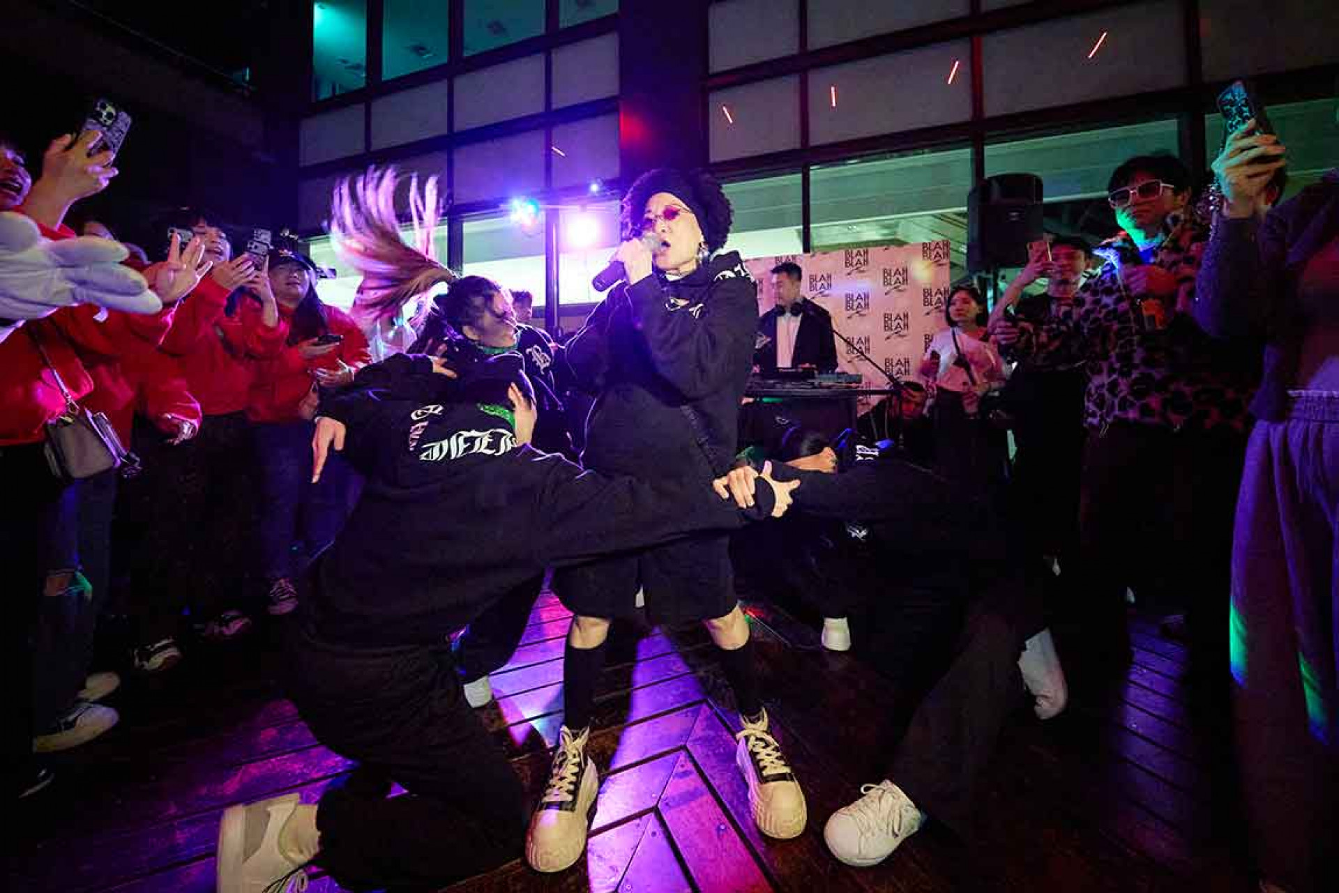 「樂壇傳奇」比莉〈阿福羅火山〉熱潮延燒到最潮地標