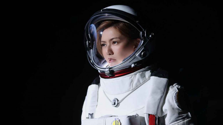 孫燕姿首度化身太空人〈飛瀑而下〉穿越大氣層 最後的懷抱大呼根本直擊心臟！