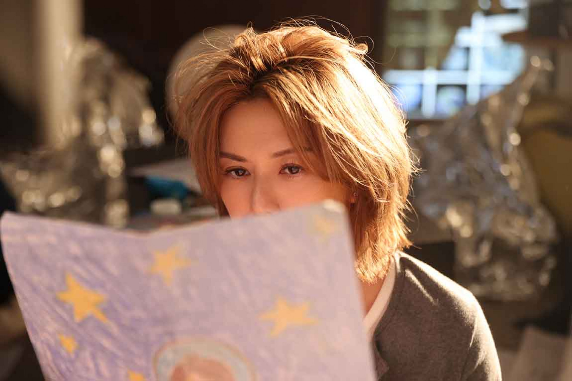 〈飛瀑而下〉將「失重」放進城市日常