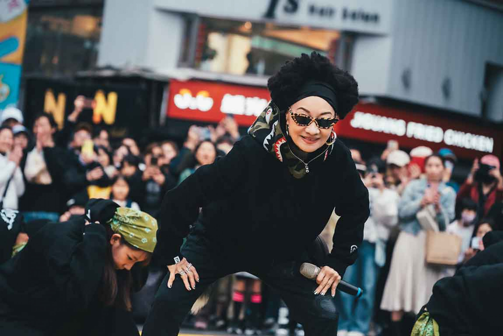 比莉快閃西門町地標「6號彩虹」