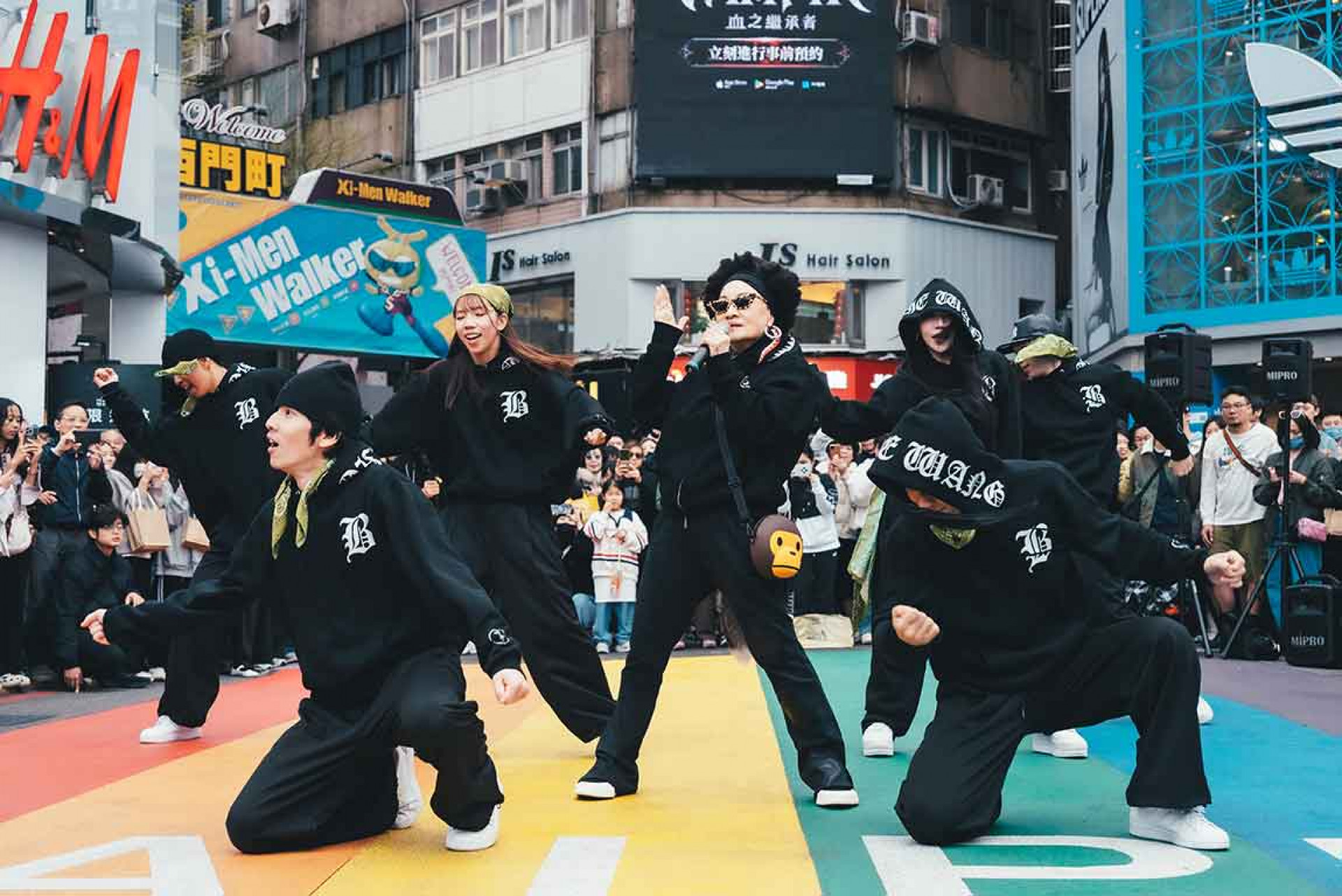 比莉挑戰新任務〈阿福羅火山〉快閃炸翻東西區