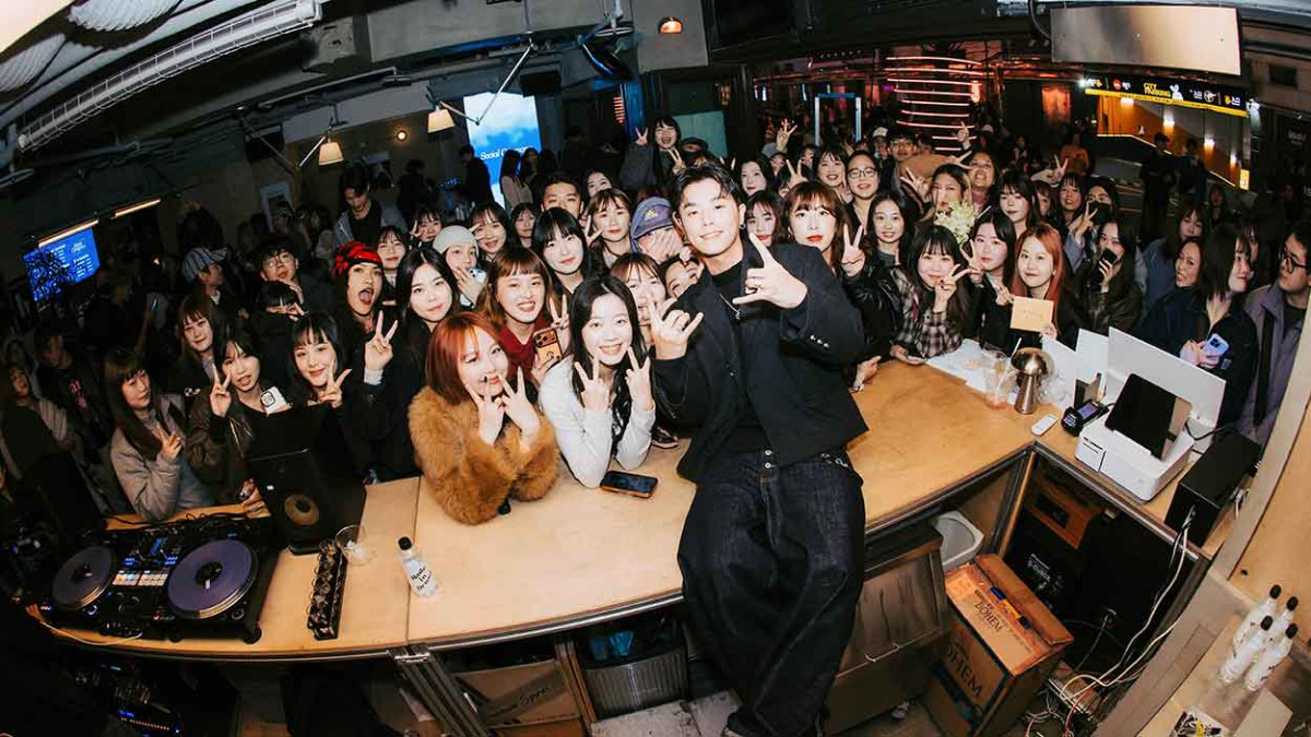 HowZ攜《花花公子》專輯空降信義鬧區嗨翻台北街頭 主打歌〈大說謊家〉網友高喊光看歌詞就很痛！