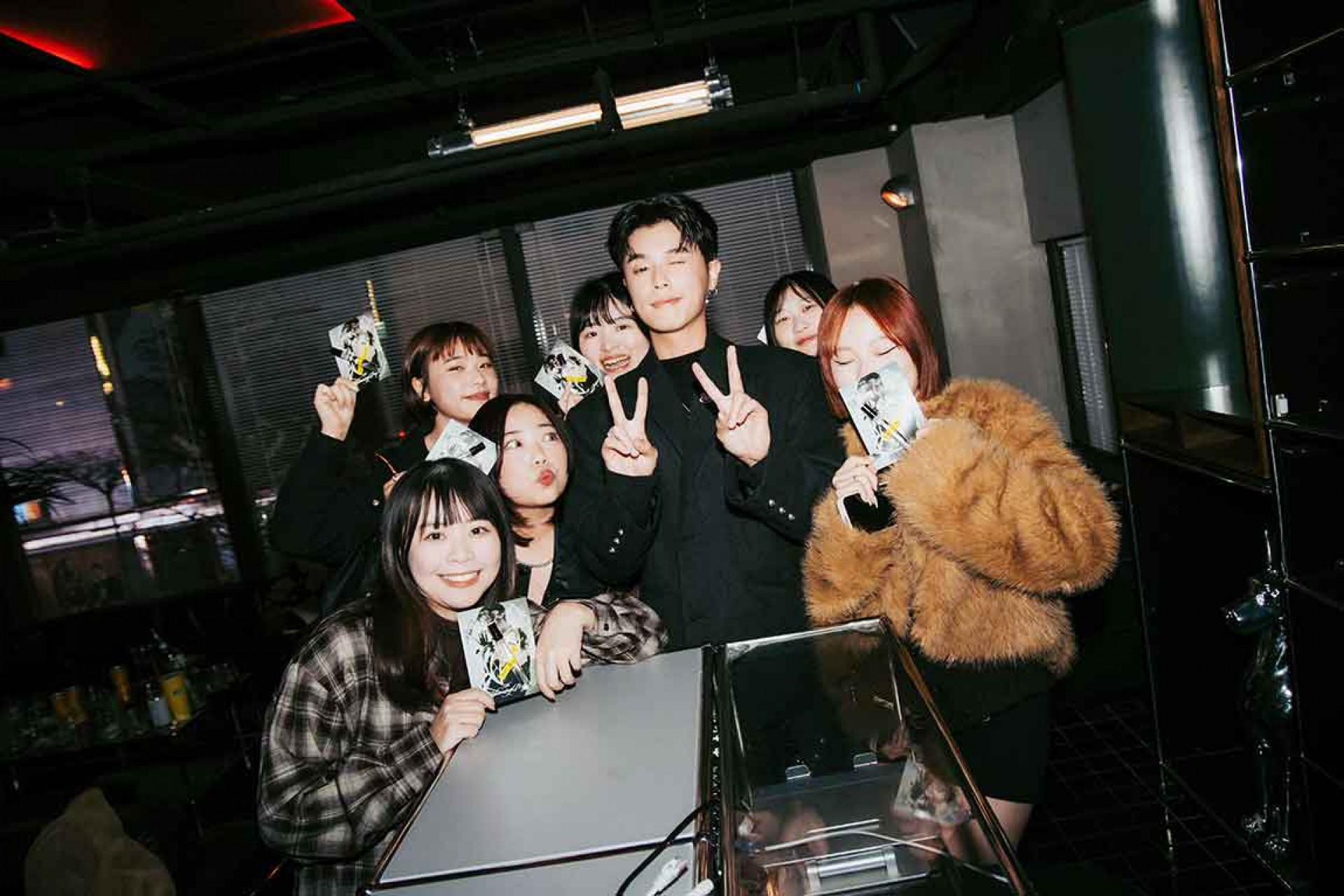 實體專輯限定!HowZ親手調製香水 快閃加碼簽名現場送