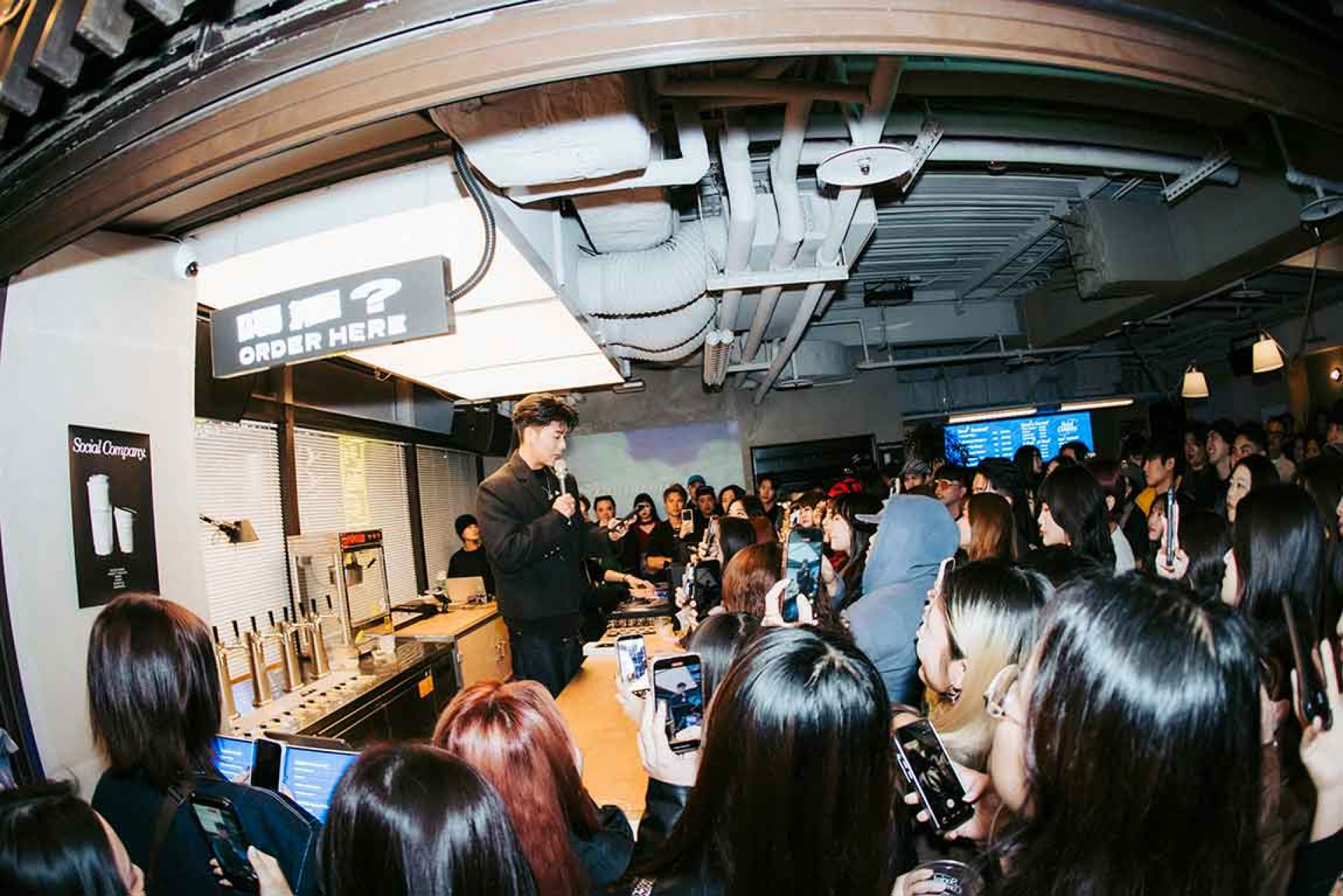 HowZ現場加碼送限定香水