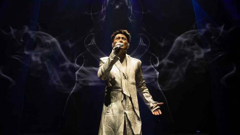 張信哲《未來式》巡演首站遠征紐西蘭 白色情人節開唱「張太太」紛送巧克力粉紅泡泡炸開