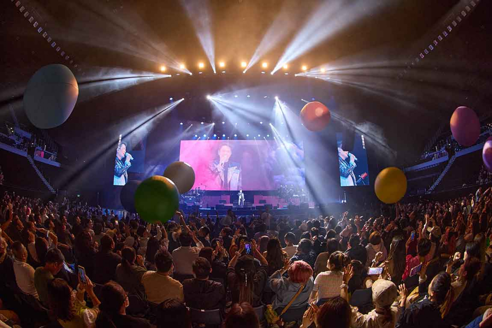 情歌王子開唱到「世界最早醒來的地方」 奧克蘭站萬人爆滿 張信哲一出場就轟動