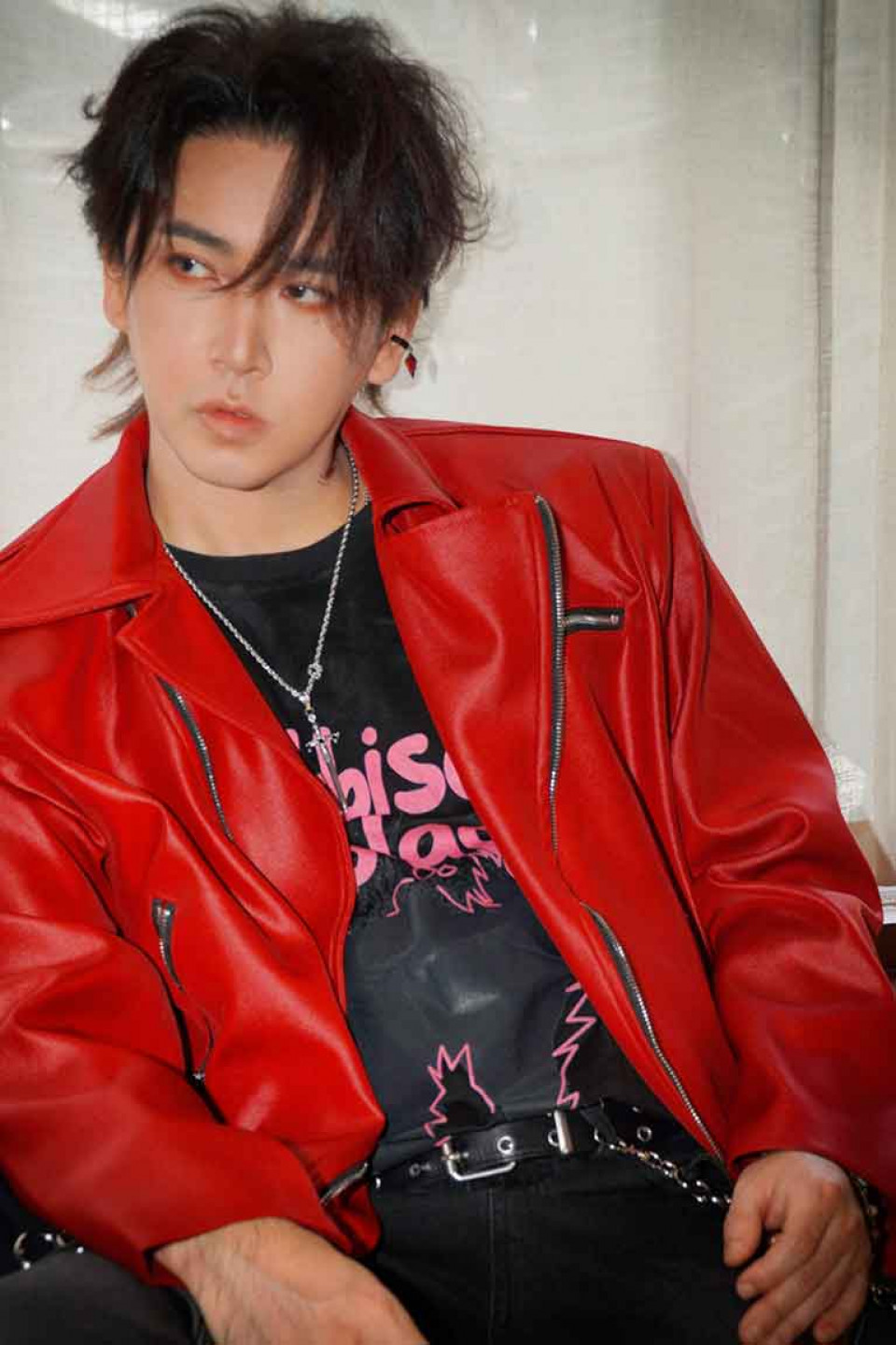 全新單曲〈Kill the Monster〉除了充滿搖滾張力節奏，還注入華麗歌德元素