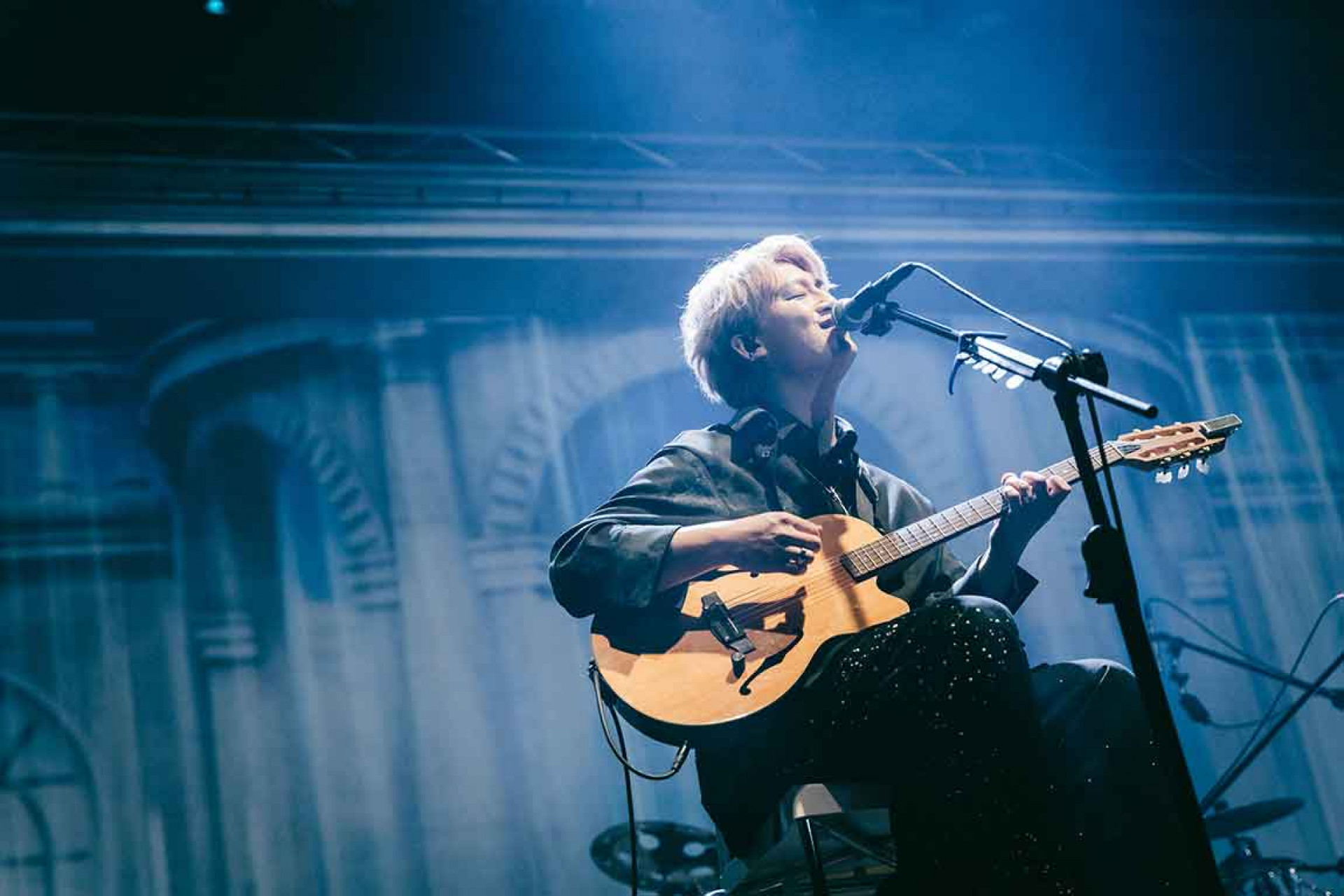 吉他手嘉恩（圖_ Who Cares胡凱兒 提供）