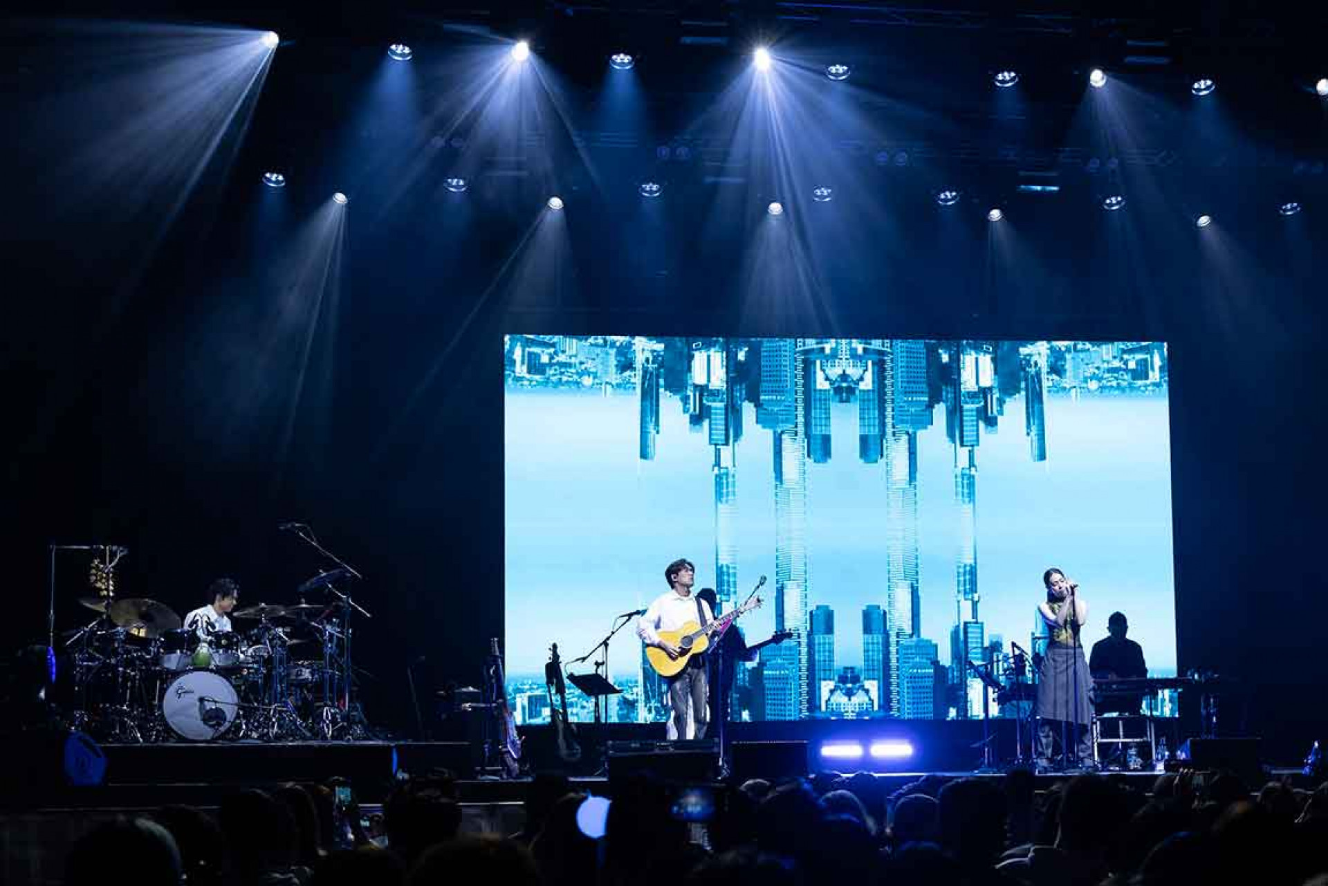 告五人驚喜與披頭四「同台」！？才前往艾比路錄音室　又解鎖披頭四唯一澳洲巡演舞台開唱。（相信音樂提供）