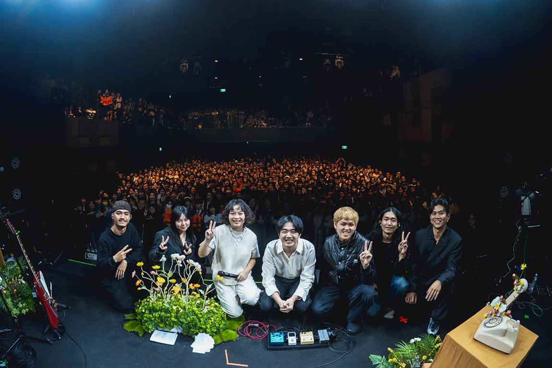 左起kb首njc、小提琴手 吟安、JOYCE就以斯、嘉賓雲端司機、吉他手 JAY、貝斯 sujong 、鼓手 雷擎