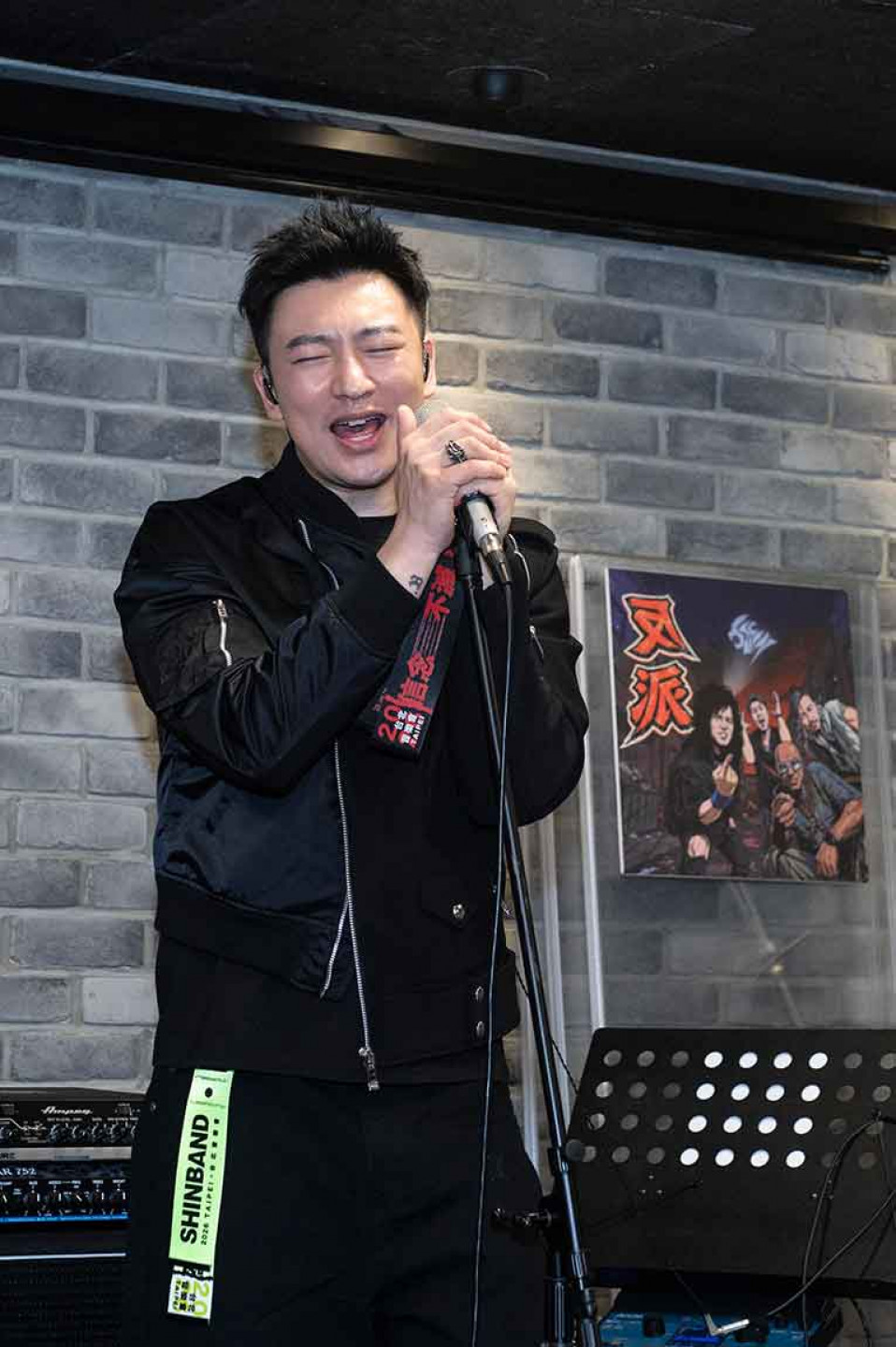 信樂團主唱飛鳴並肩16年