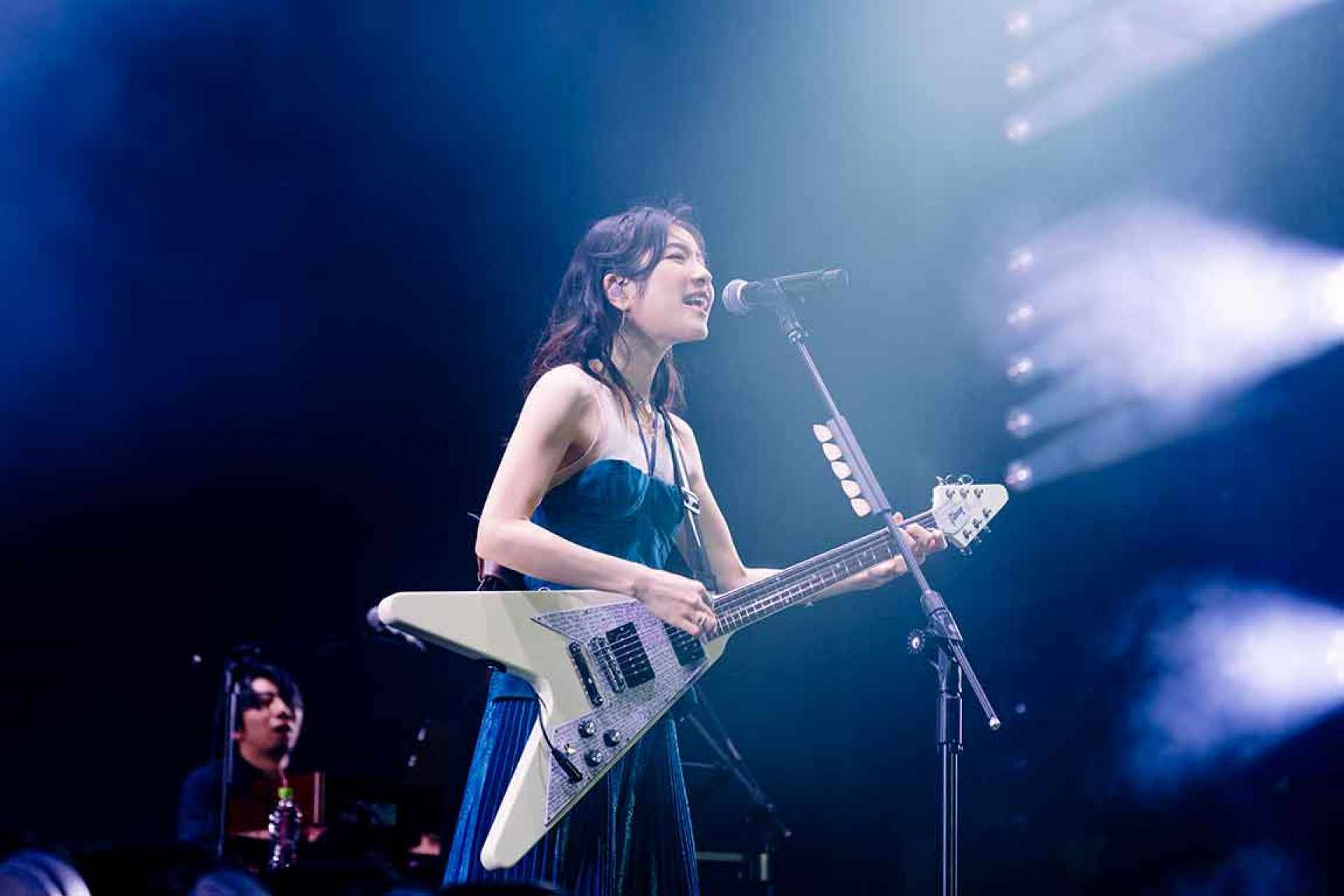 milet帶來〈inside you〉、〈The Story of Us〉等作品展現強勁穿透力的音樂實力