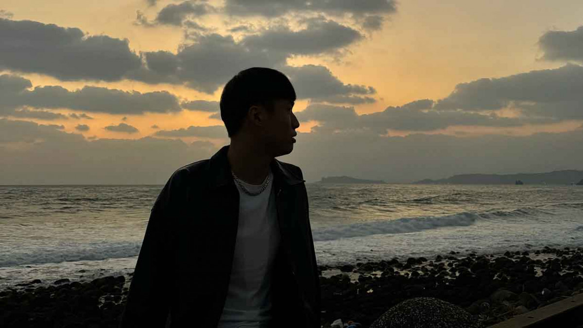 JC 推出全新單曲〈我看你牽著他〉用情緒饒舌寫下愛與放不下的瞬間