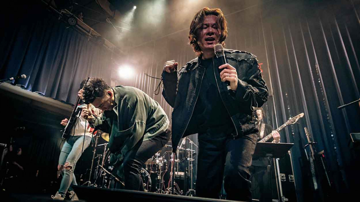 信樂團信念不滅音樂會驚喜連發！飛鳴與嘉賓楊培安飆高音較勁