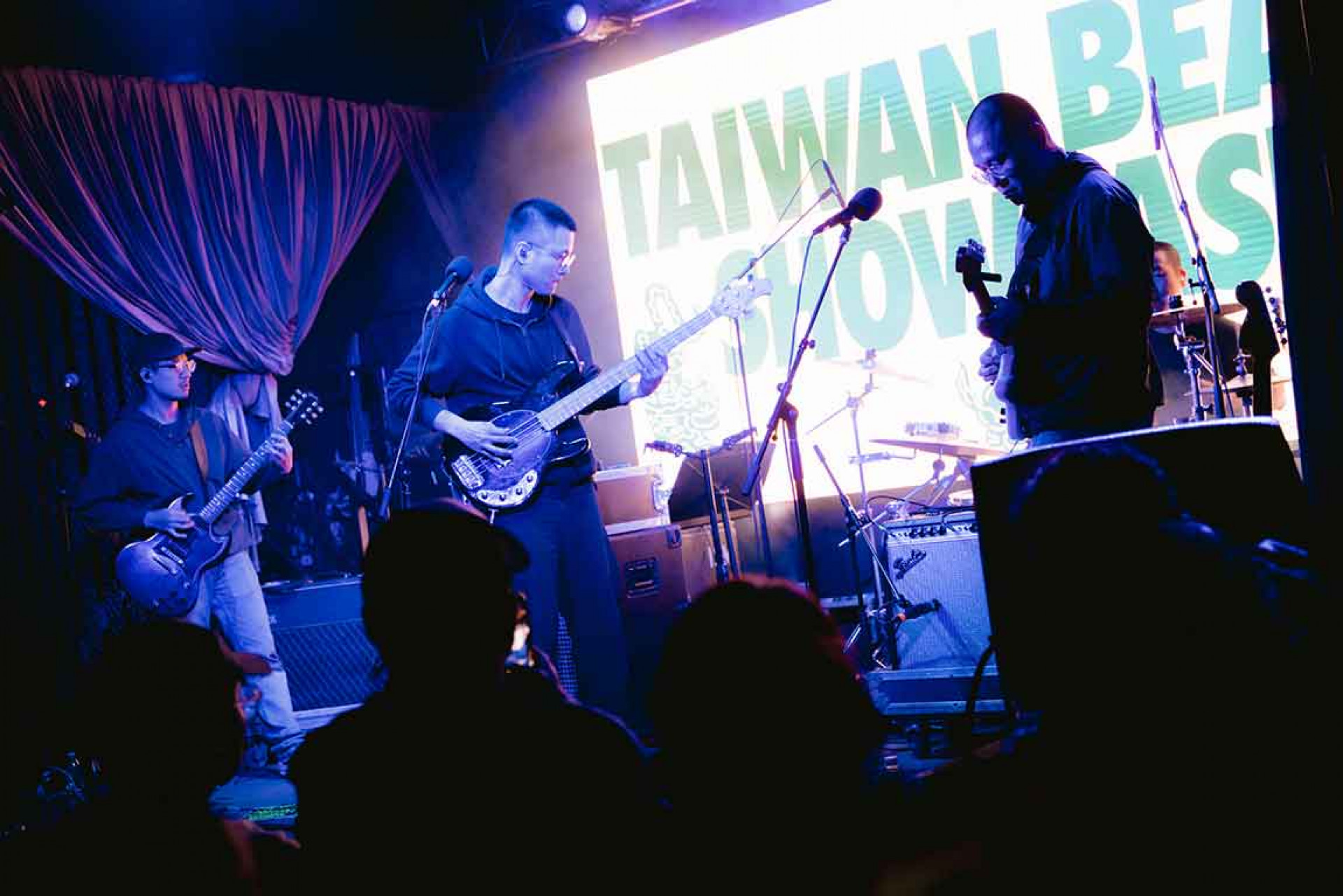 當代電影大師以強大的搖滾能量接力登台，不間斷的演出十首歌曲，讓台下沸騰、歡呼聲不絕於耳。