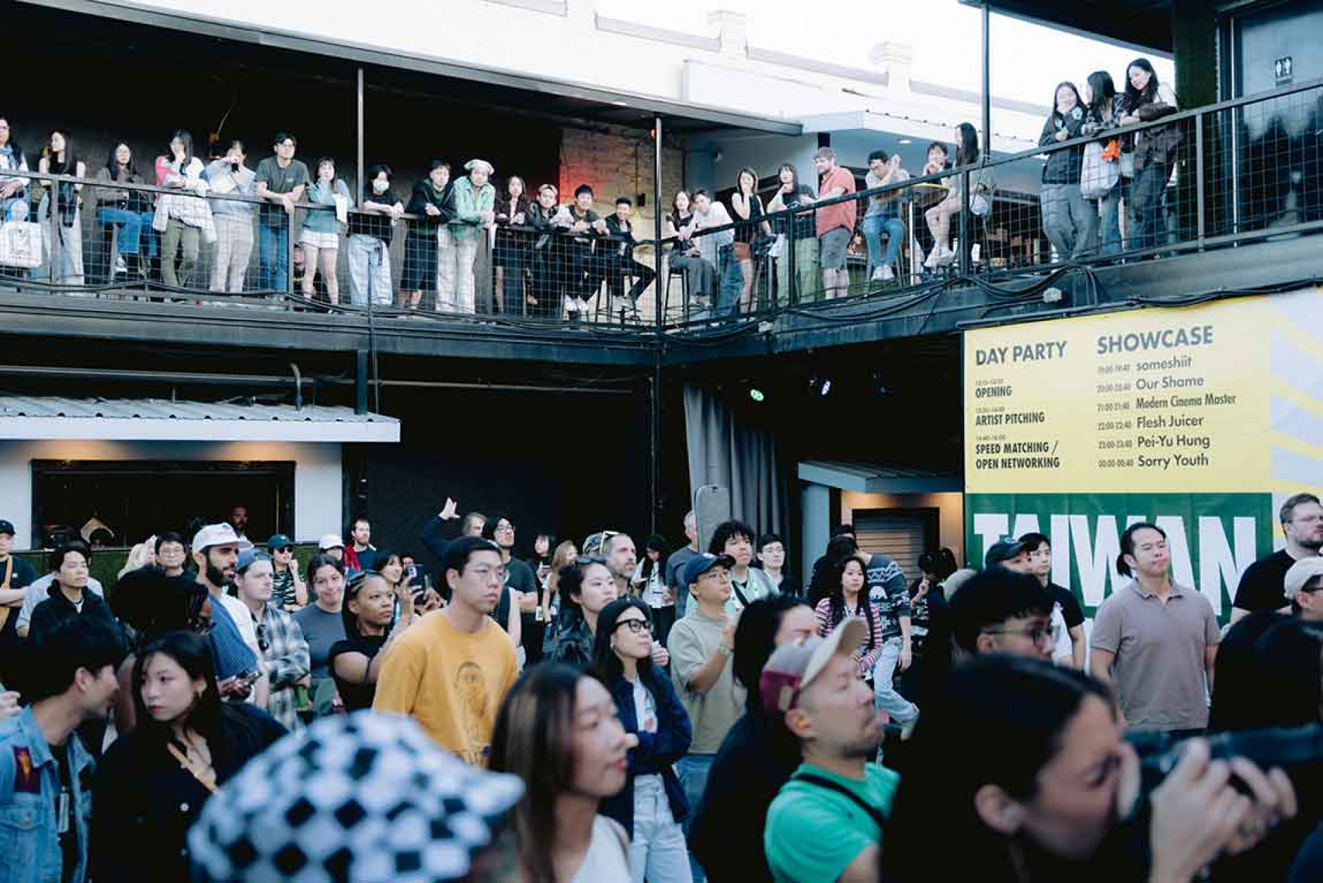 2026 SXSW 美國南方音樂節「Taiwan Beats Showcase」再創佳績,帶領六組音樂人赴美首演,展現大膽嶄新的聲音與島嶼精神,,從白天至夜晚人潮不斷。