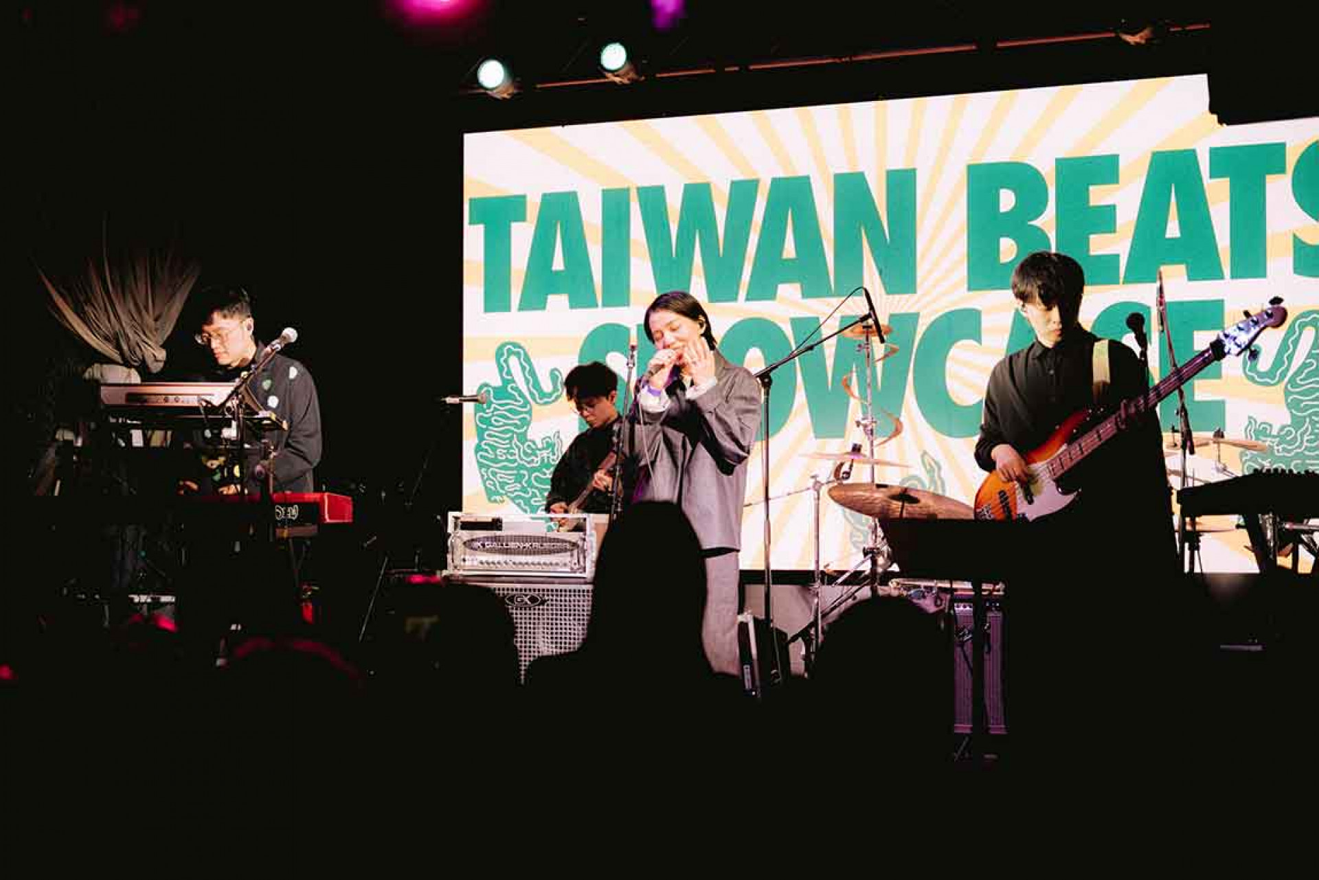 洪佩瑜特別演唱英文曲目〈Passenger Side〉,浪漫溫馨的氣氛乘著奧斯汀的夜色一起獻給當地歌迷。