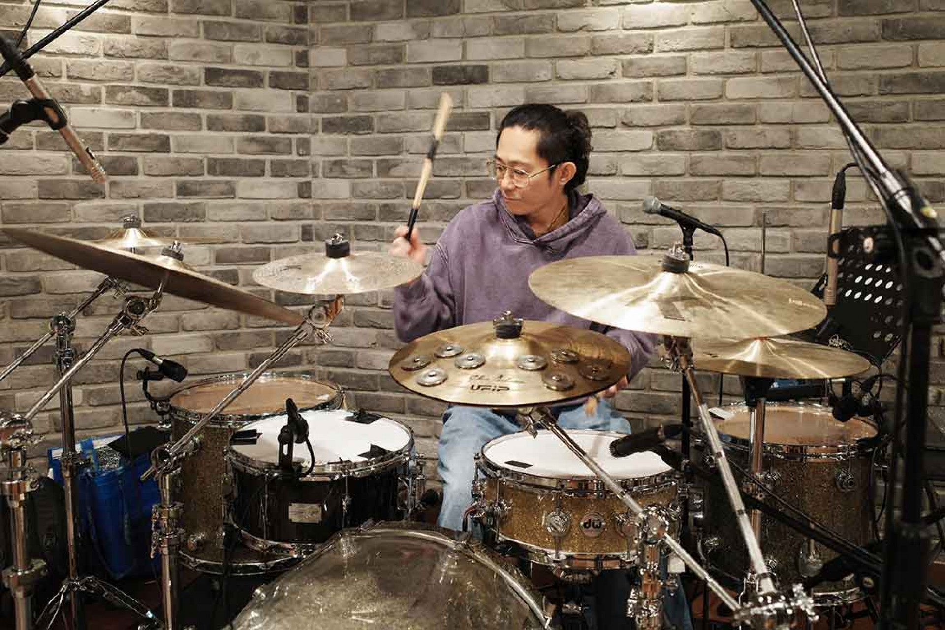 前源投入練團。(相信音樂提供)