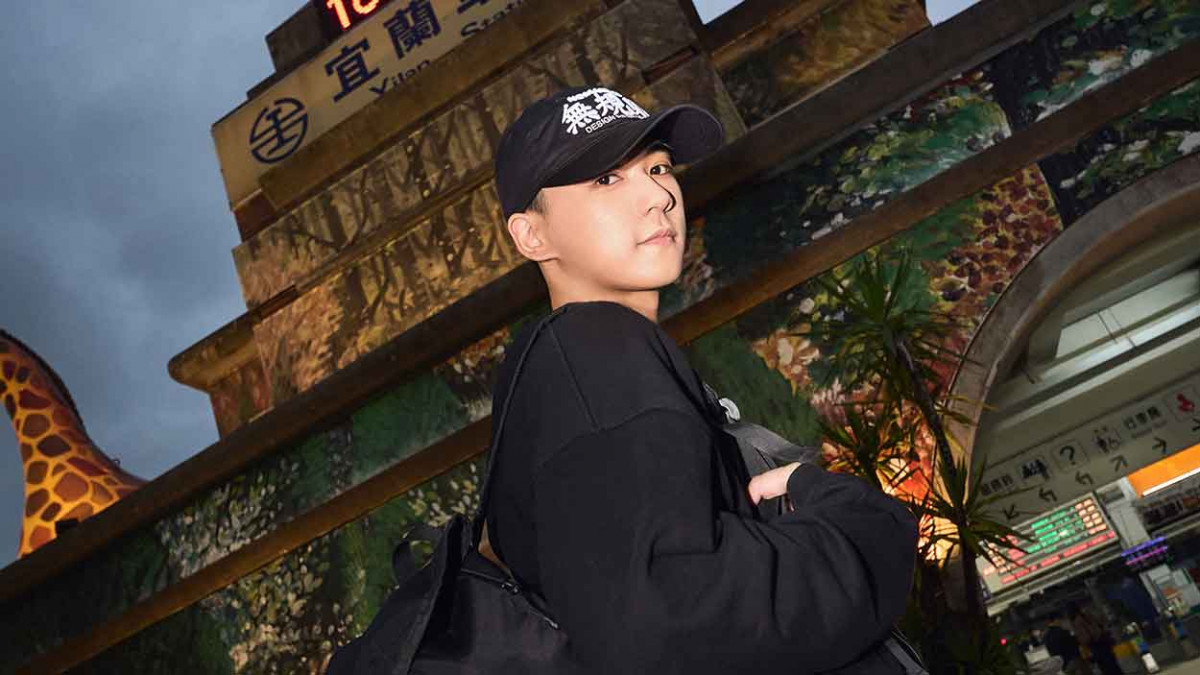 周祖安退伍火速展開宣傳單曲 粉絲赴宜蘭火車站迎接 舉紅布條高喊「WELCOME BACK 我們不會再哭了」