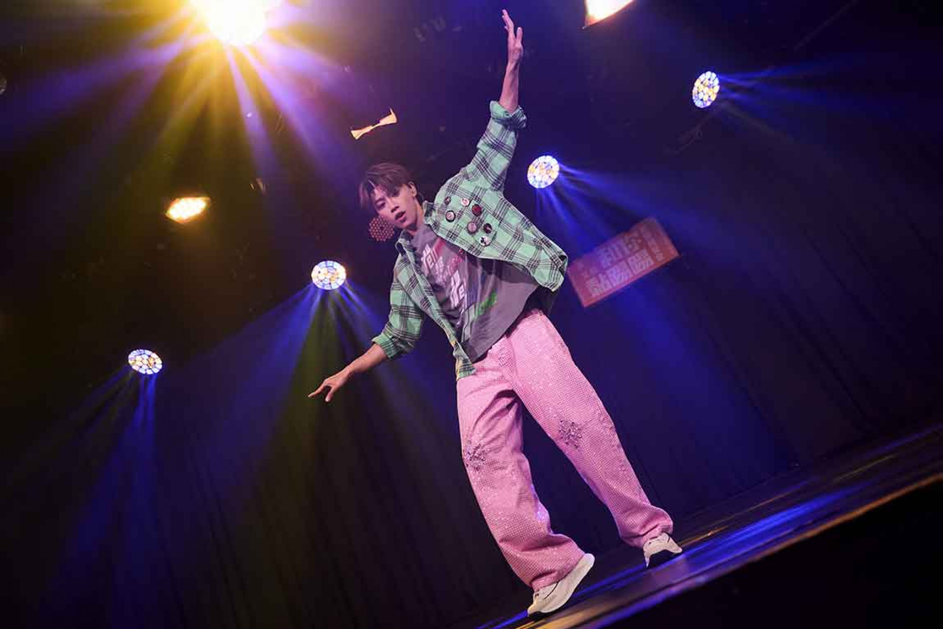 黃文廷個人單曲的首次Live唱跳演出