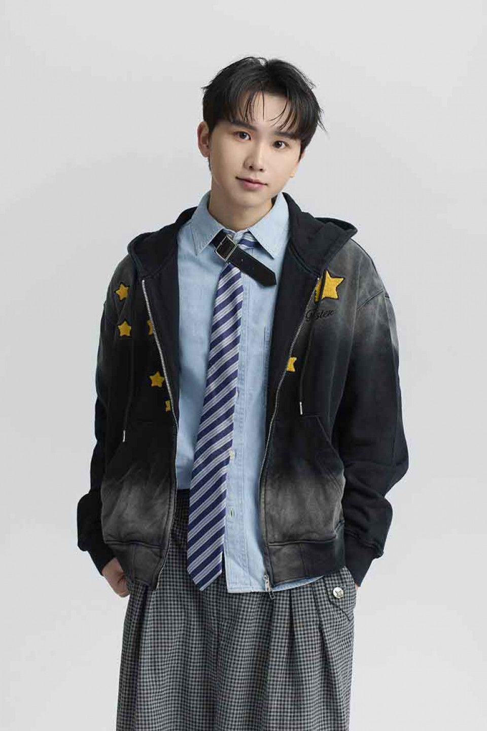 黃莑茗去年從台南徒步回台北的經歷,也讓他更學會觀察那些微小卻真實的感受,並累積成創作養分(照片提供:種子音樂)