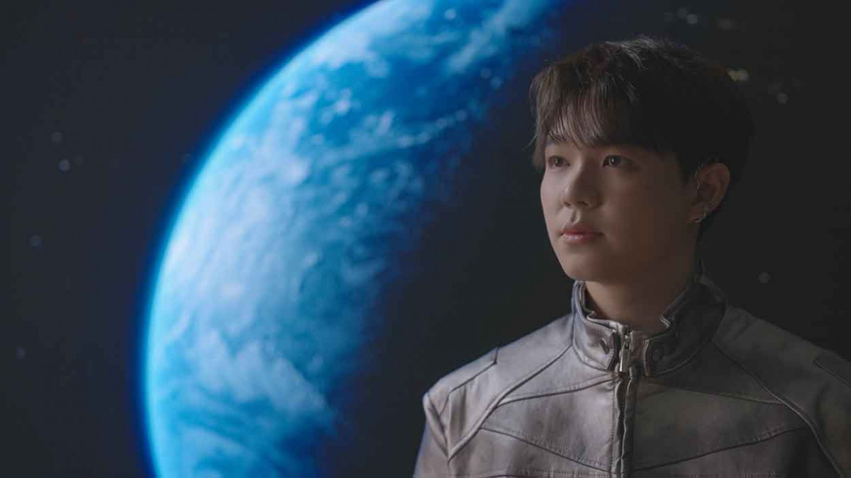 〈太陽與地球〉翻唱後再進化 黃俊榮以〈地球與隕石〉重寫愛情的命運軌跡