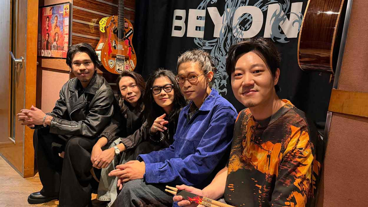 麋先生朝聖傳奇樂團Beyond錄音室 喆安榮幸試彈Beyond黃家駒40年珍藏吉他  驚呼「比我們還資深」