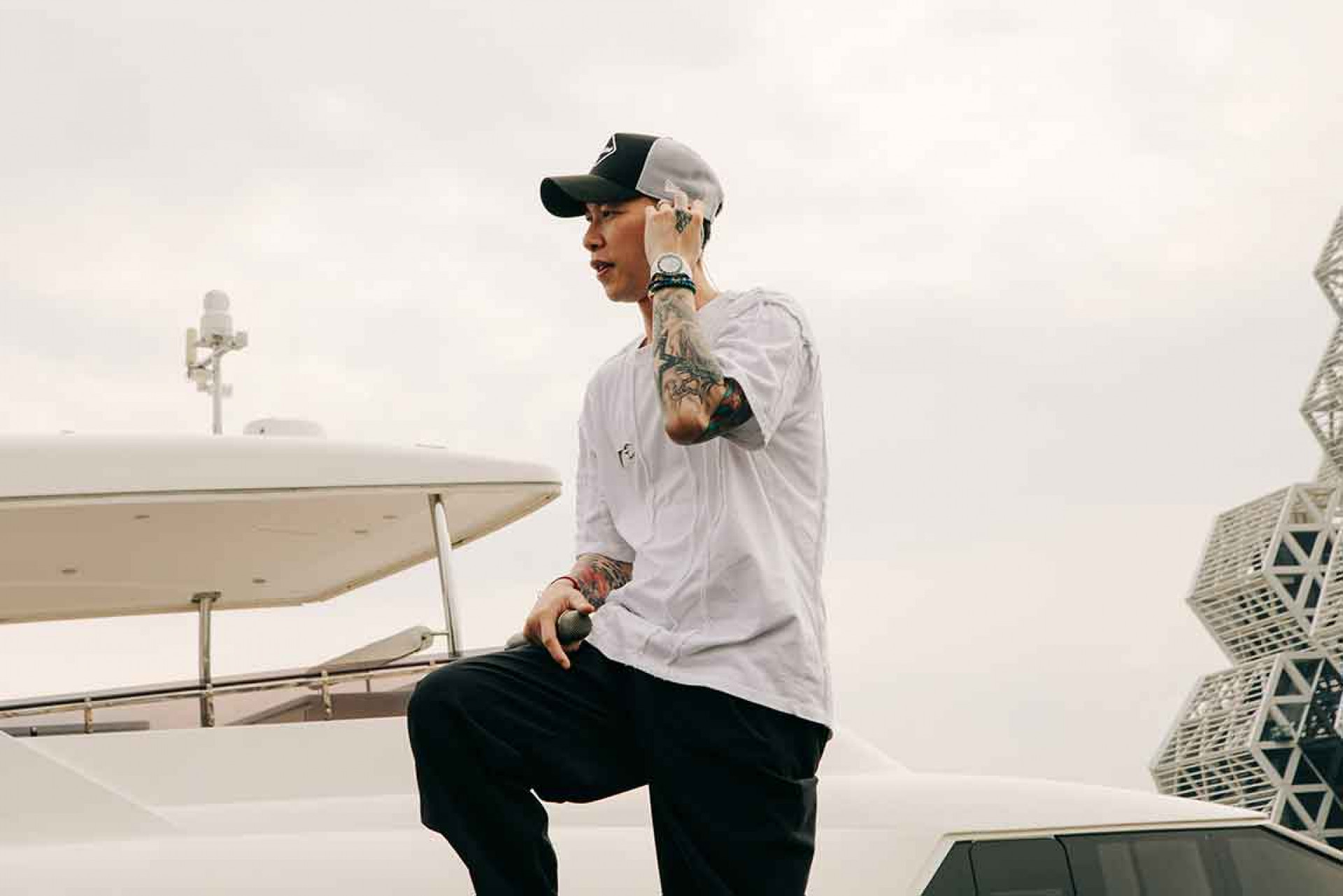 頑童MJ116海上突襲高雄!搭遊艇「大船進城」全場以為拍電影現場暴動