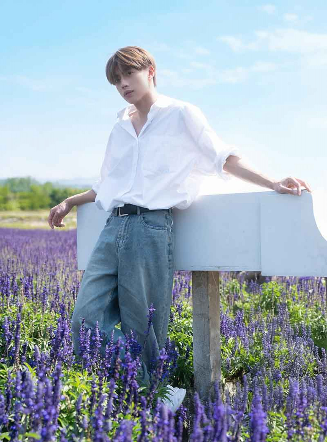 化身溫柔陽光男友 以「男友視角」共度生活日常 開啟一場花海裡的浪漫春日約會