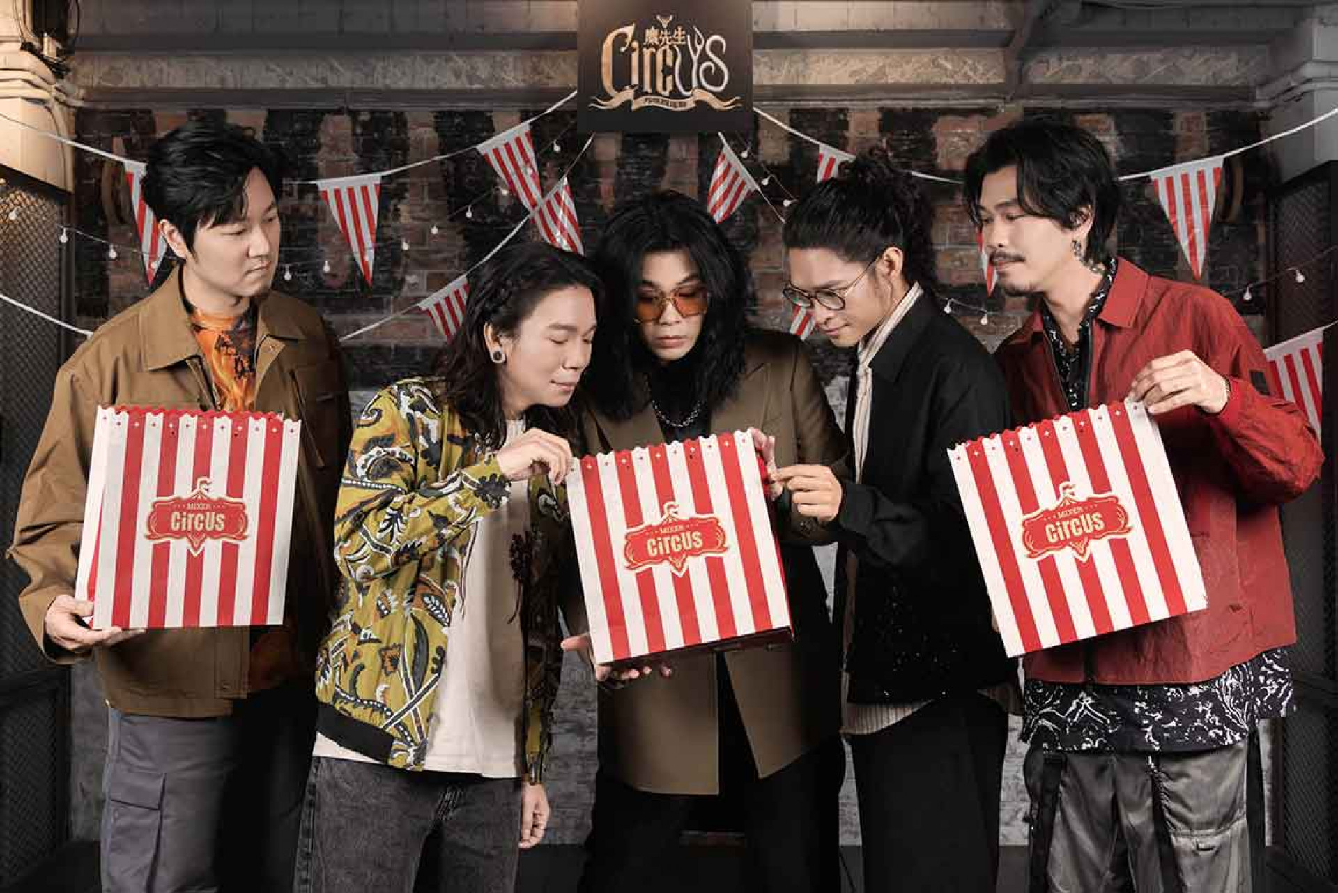 麋先生世界巡迴演唱會話題炸裂，從搖滾音樂到馬戲極限，單輪車、走鋼索全來了！（相信音樂提供）