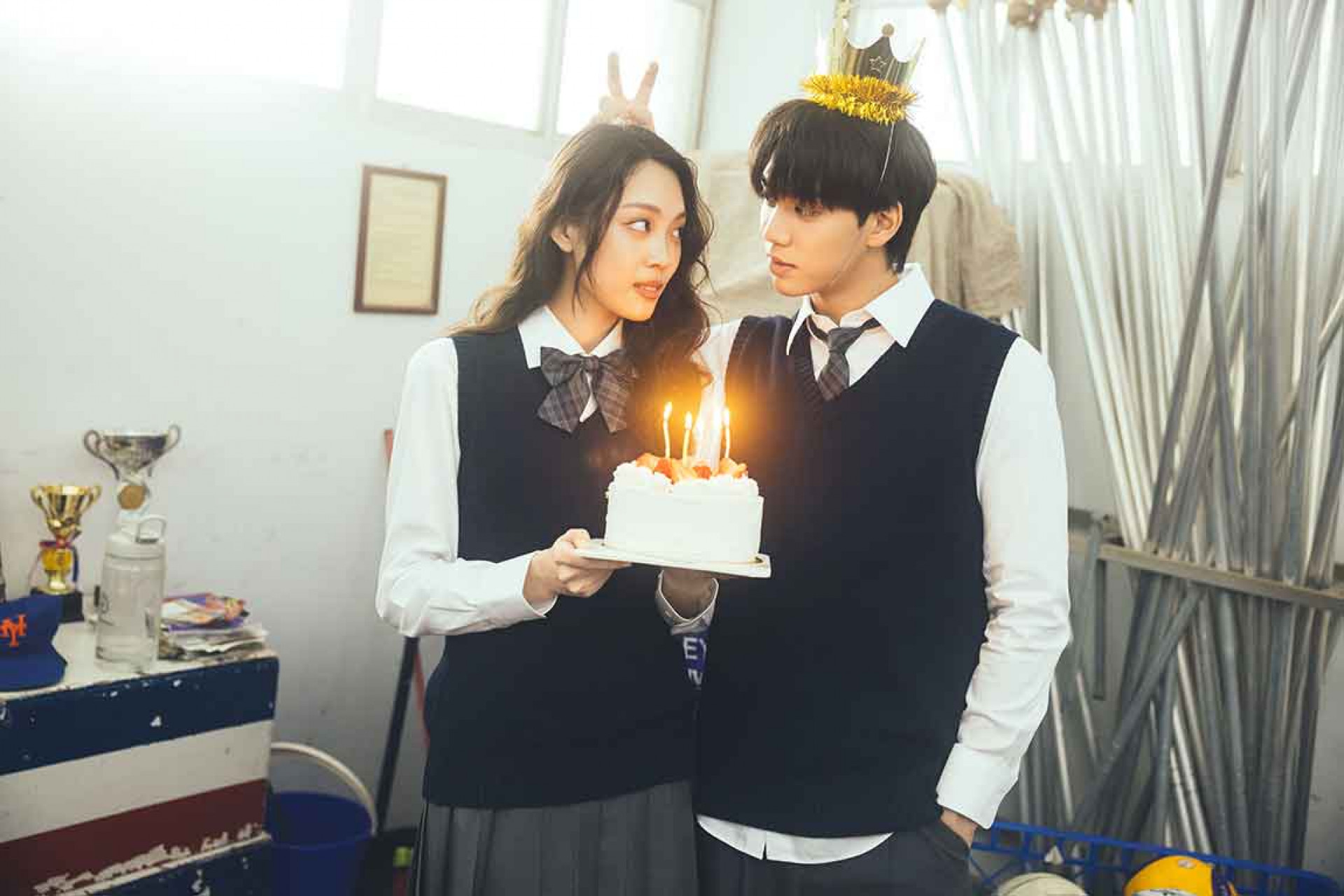 首部曲〈學妹〉MV邀AcQUA源少年李秉諭合作 「學妹X學長」組合展現清新校園心動感