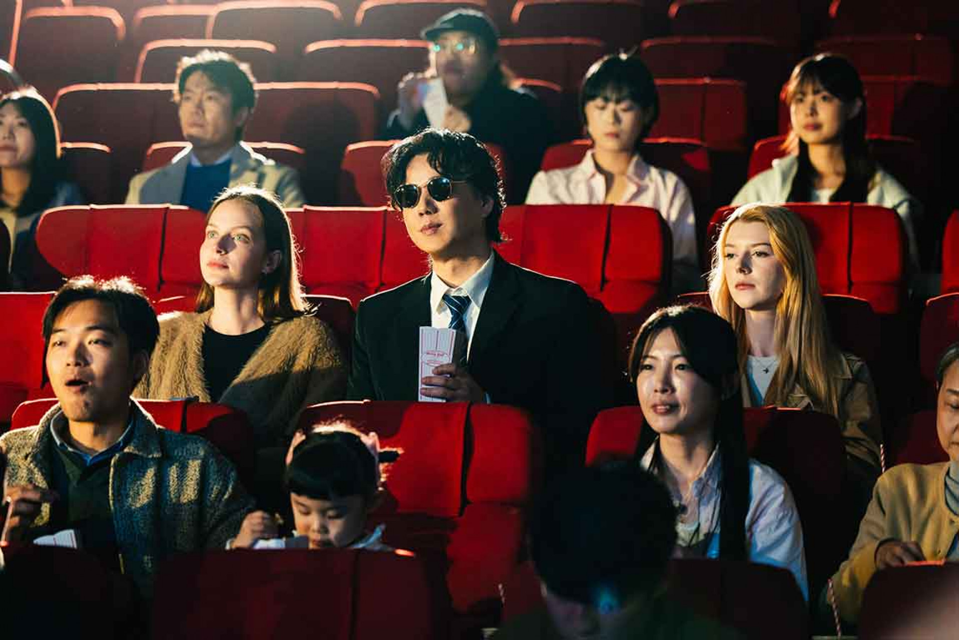 蕭煌奇回憶兒時市集放映電影的場景（圖_-華納音樂-提供）