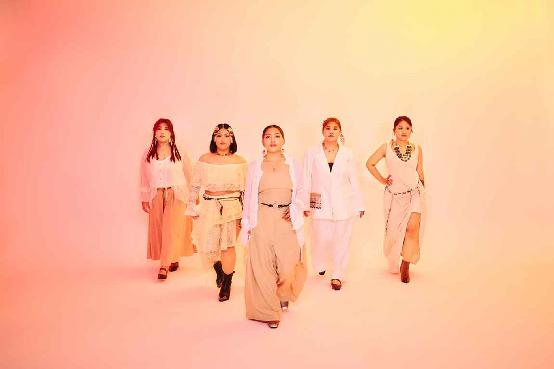 來自北大武山的排灣族美聲天籟「TBT泰武古謠傳唱」,睽違四年推出全新專輯《Kivaljuq 歌,正在綻放》。 (圖/風潮音樂 提供)