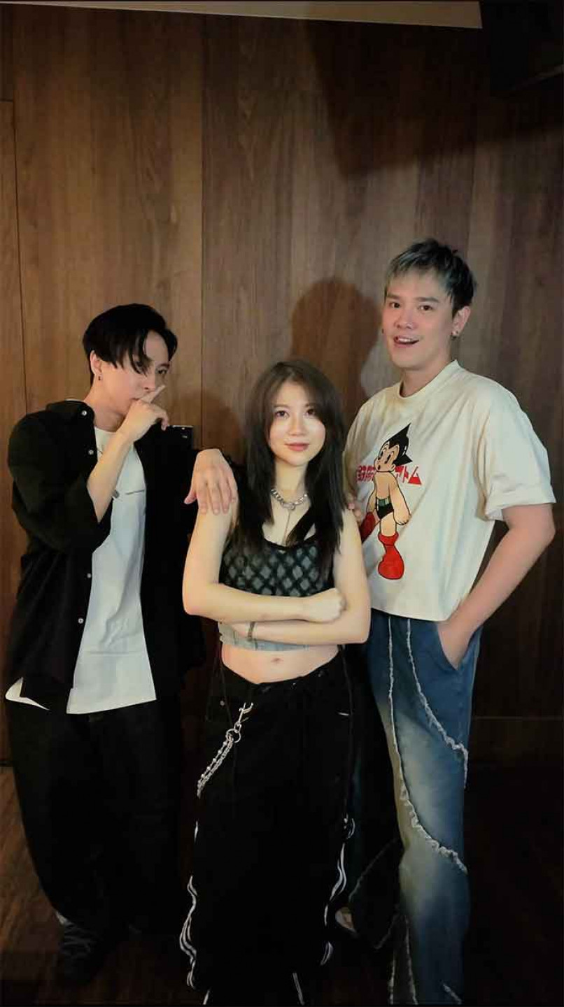 田亞寧(中)也邀請圈內歌手朋友盧學叡(右)、小祿(左)一起來跳「暗號舞」