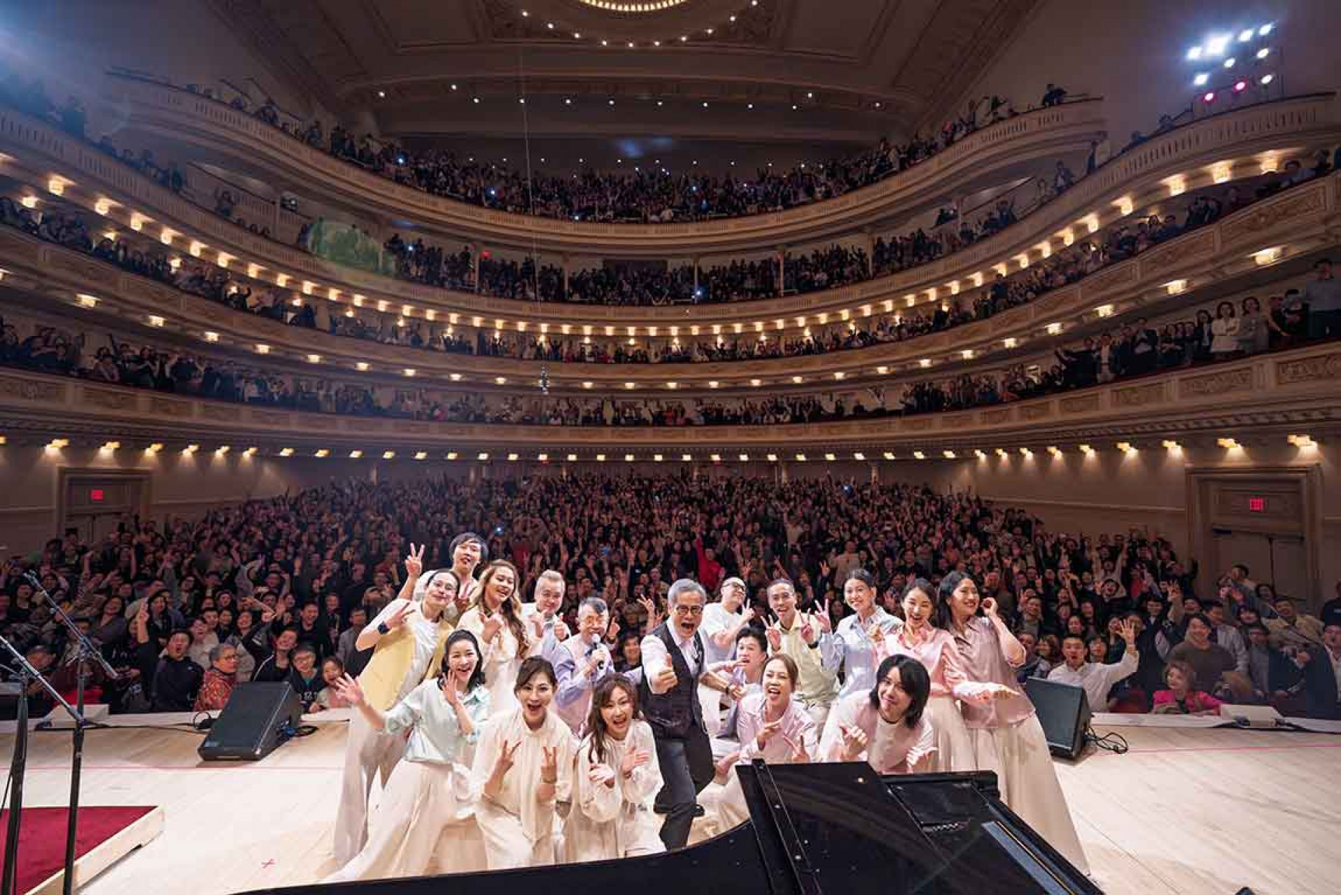 羅大佑與觀眾大合照