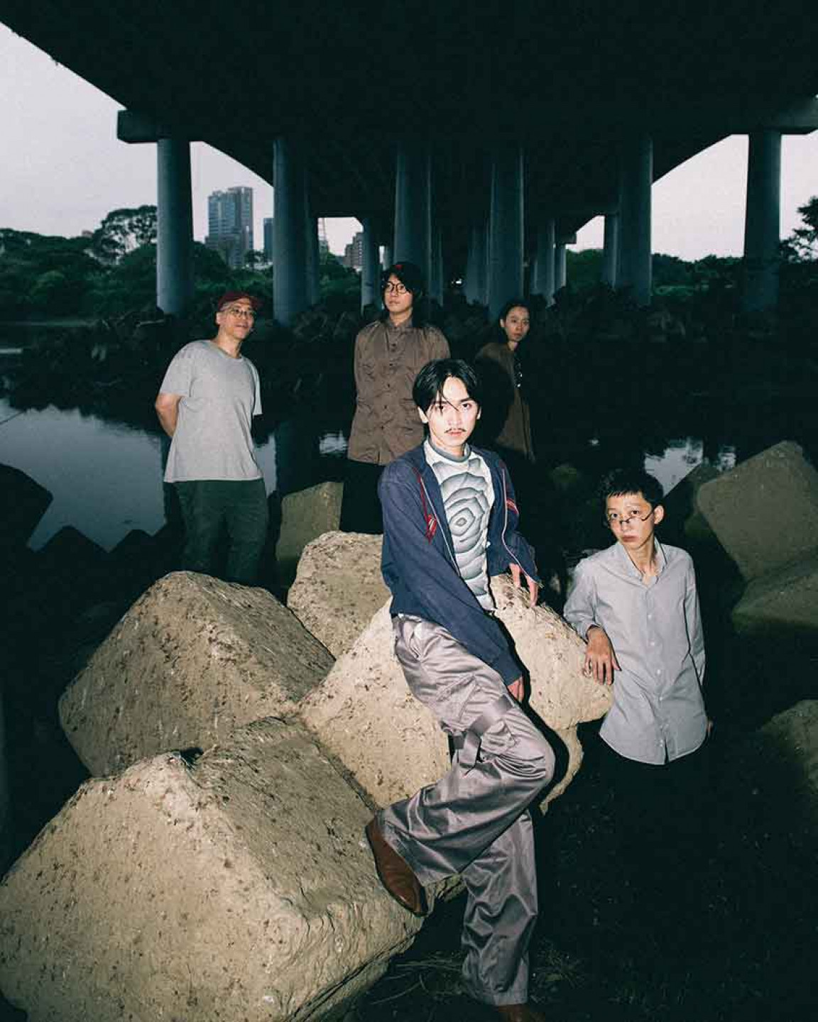 昭霖 Zhaolin與樂團甜吻吻共創延伸夢的篇章《夢中夢》。