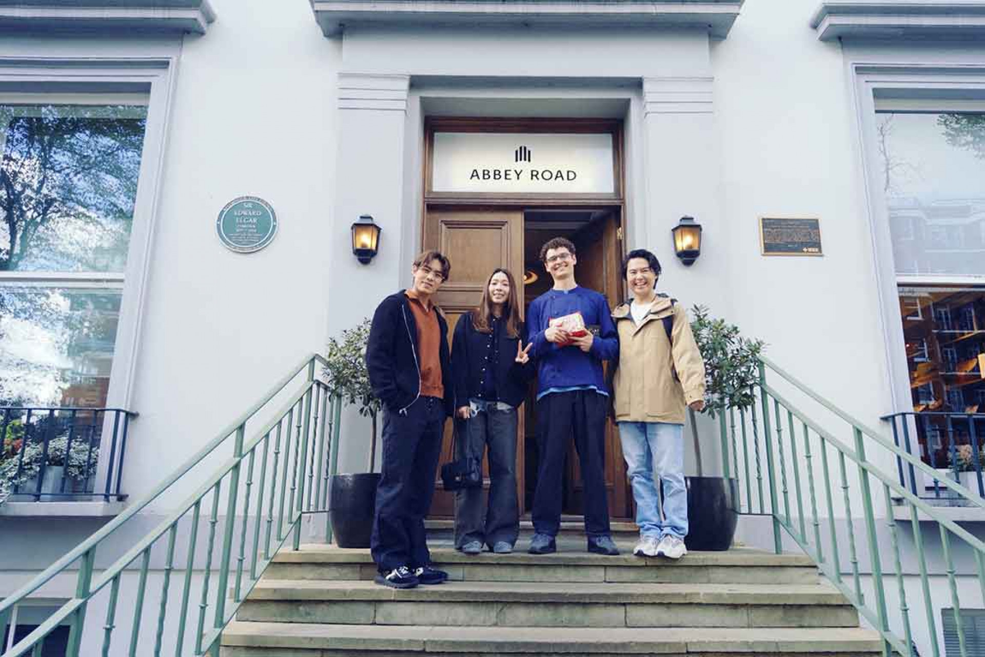 告五人跨海直送專輯+「神級家鄉味」　時隔一年再續樂緣！（相信音樂提供）