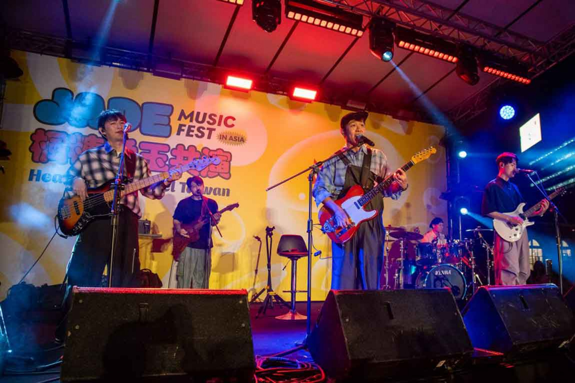 芒果醬也跟風近期在 threads 爆紅的「戰鬥陀螺」，現場邀請觀眾擔任「陀螺鬥士」