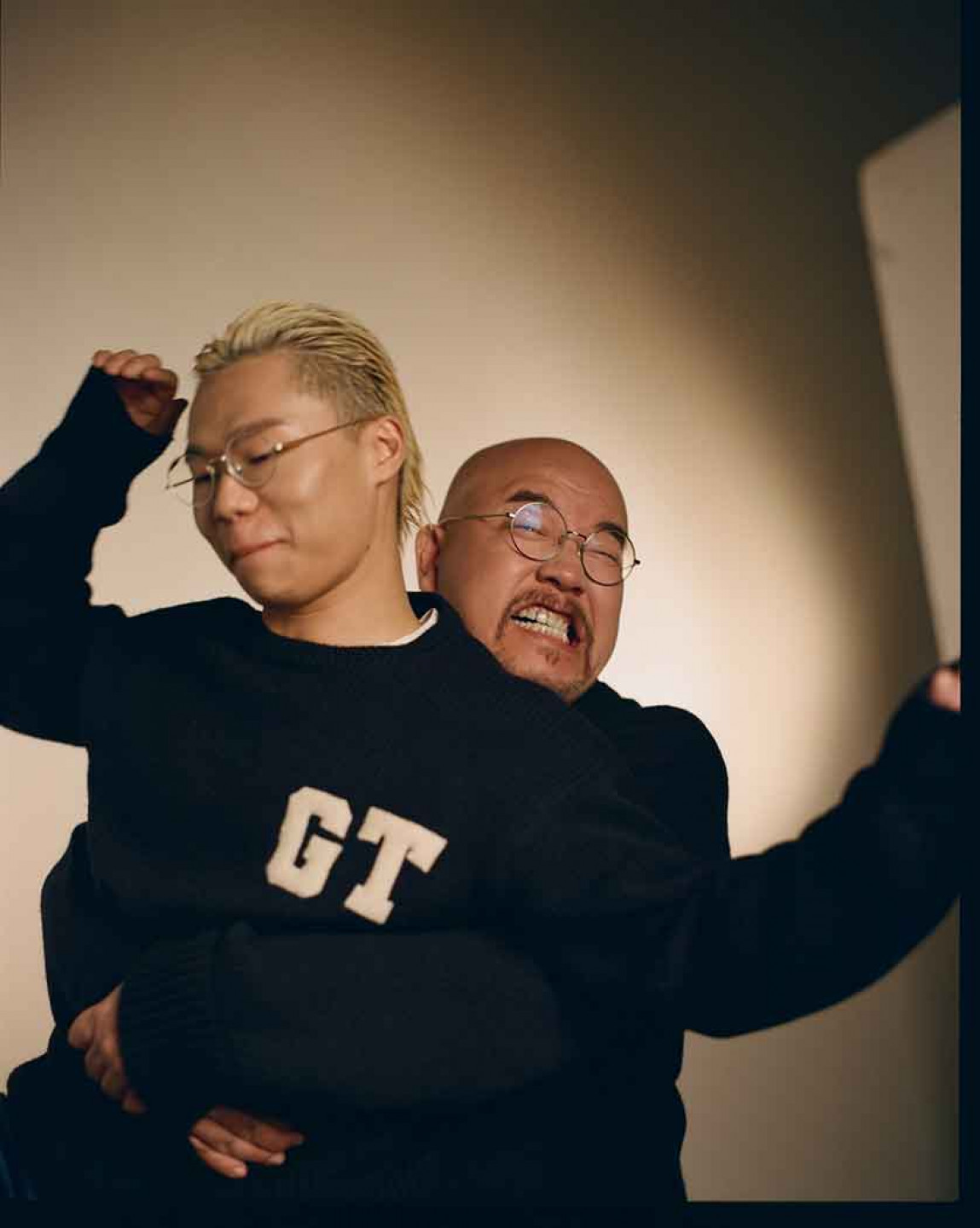 湯令山與知名創作人黃偉文（圖_ 華納音樂 提供）