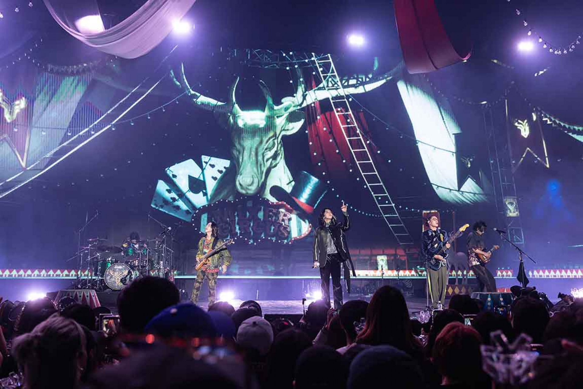 金曲樂團麋先生〈大馬戲團 CircUs Max〉2026馬戲團運動嘉年華首場震撼開唱，聖皓感性告白「從玩笑變世界紀錄」寫下歷史第一頁。（相信音樂提供） 
